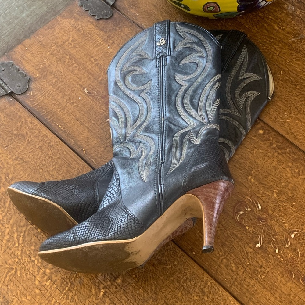 Jeenz Boots